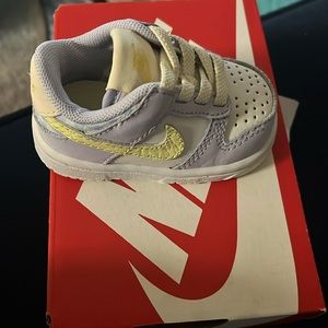 Nike dunk low size 2C